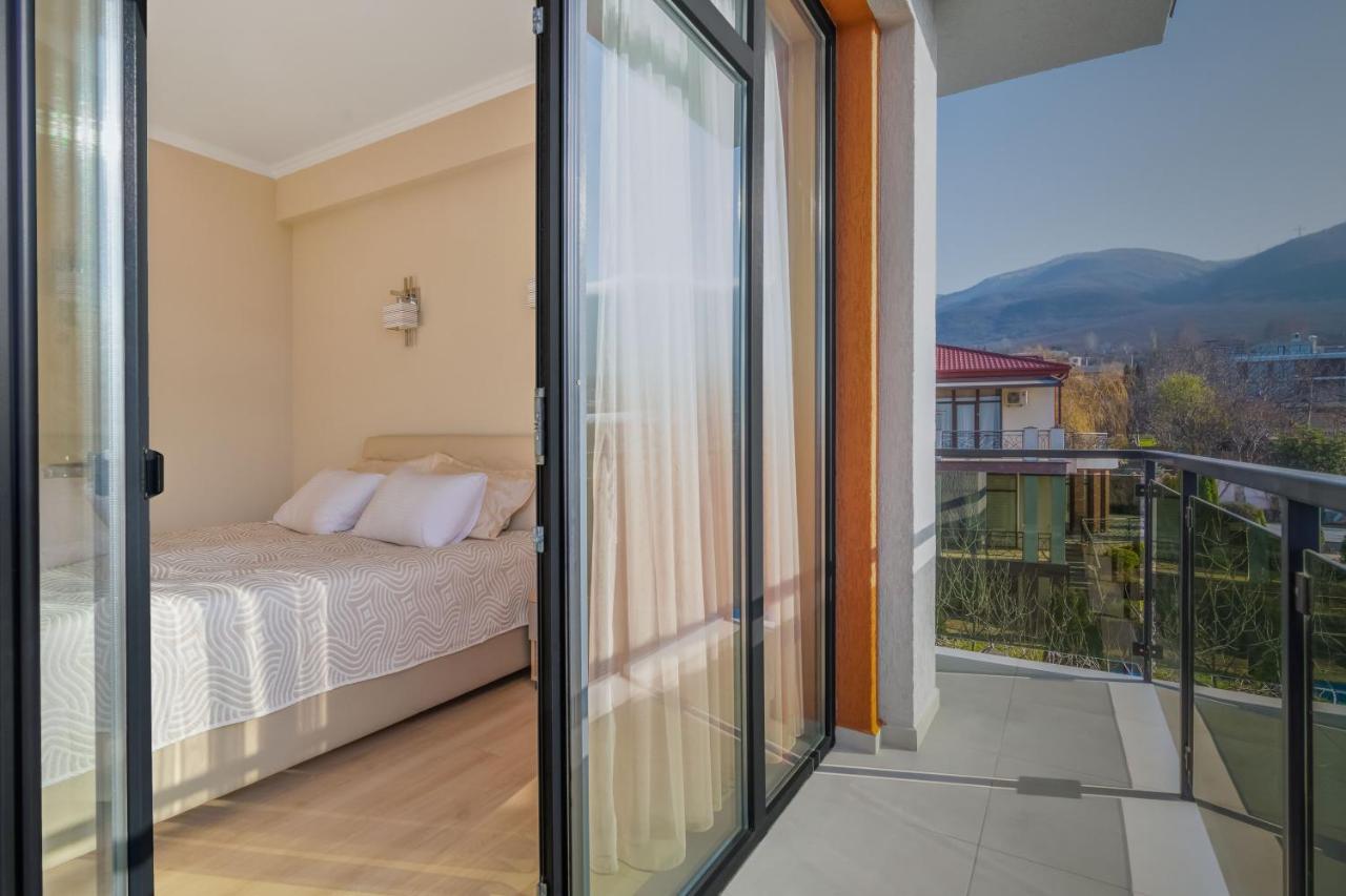 Hotel Alexandria Saguramo 外观 照片