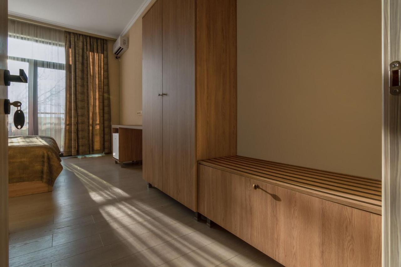 Hotel Alexandria Saguramo 外观 照片