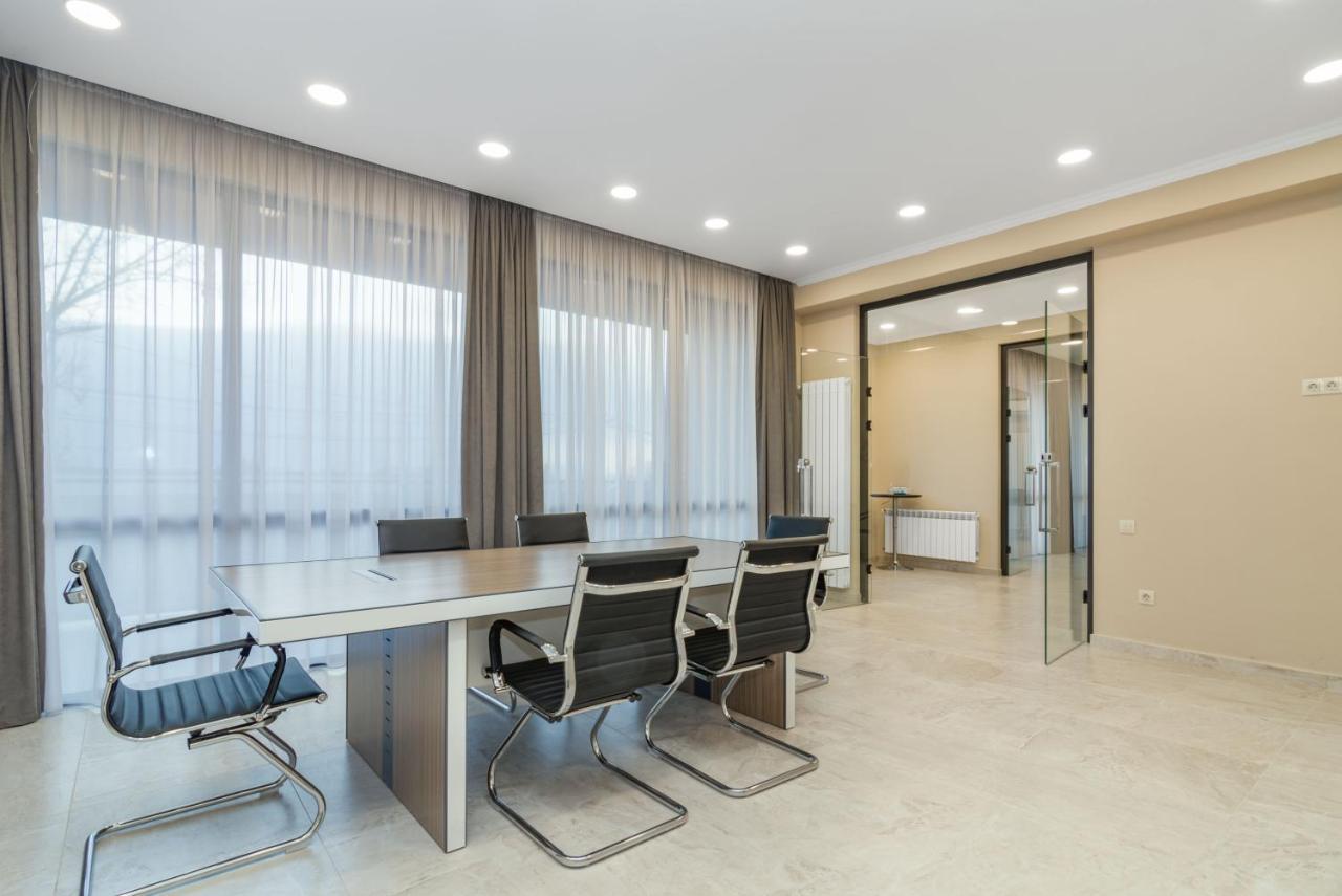 Hotel Alexandria Saguramo 外观 照片